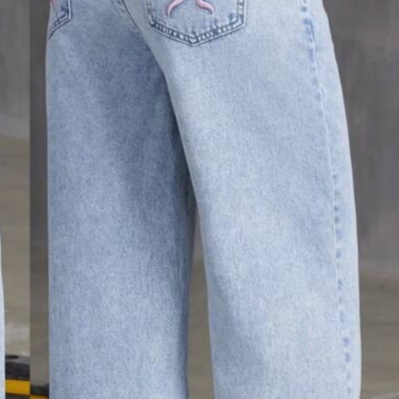 JEANS Pink bow on back pockets. Reminiscent of Loveshackfancy. So preppy! - Picture 10 of 10